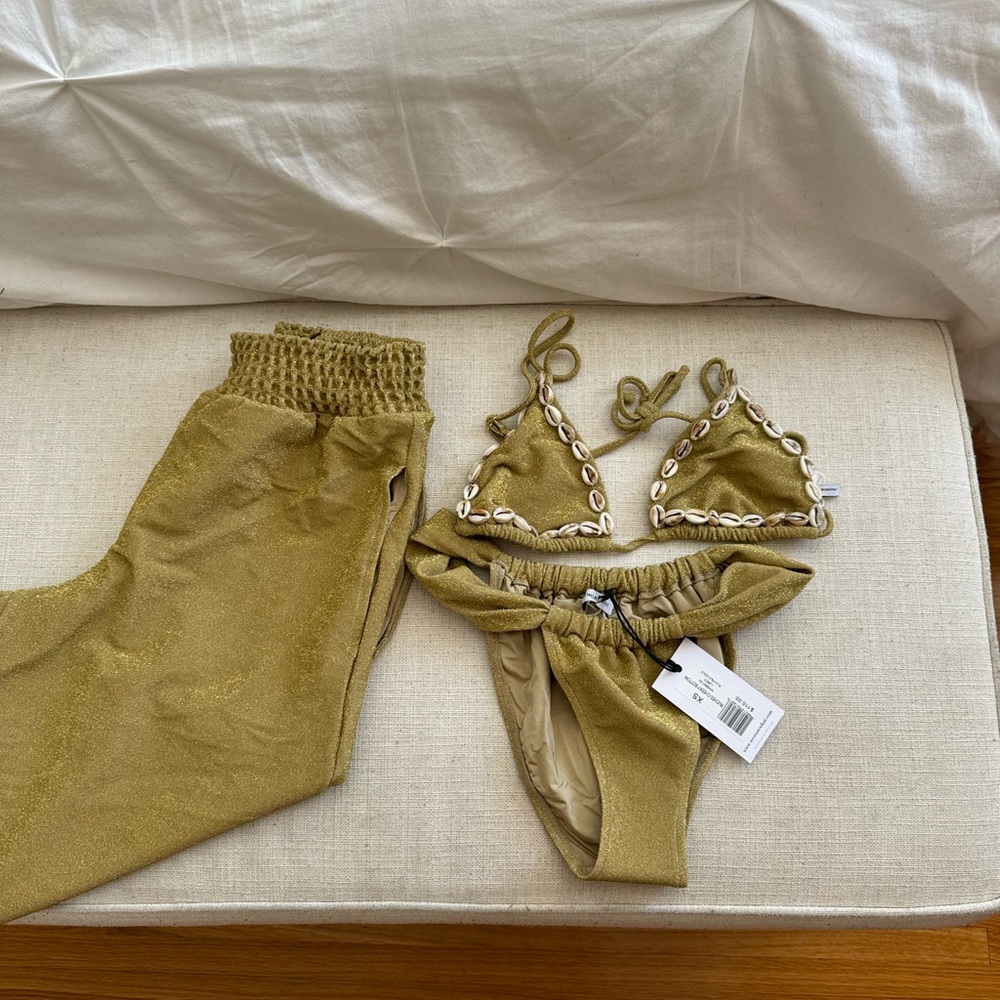 WeWoreWhat Swimsuit set